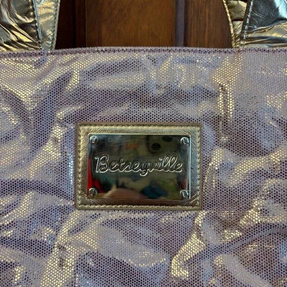 Betsey Johnson Betseyville Pink/ Gold Tote Bag with Lightning Bolt Zipper Charm - Picture 2 of 9